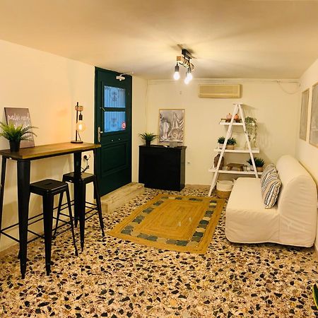 Airport Cottage House อาร์เตมีดา ภายนอก รูปภาพ